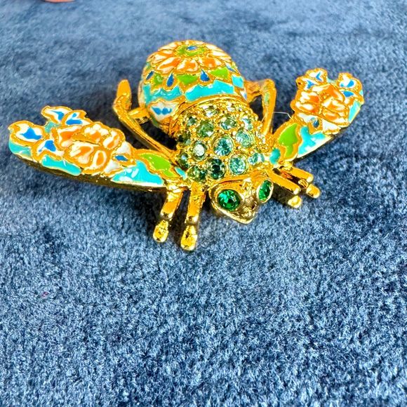 Joan Rivers Cloisonné Bee Pin From The Joan Rivers Private Collection - Rare - Picture 4 of 7